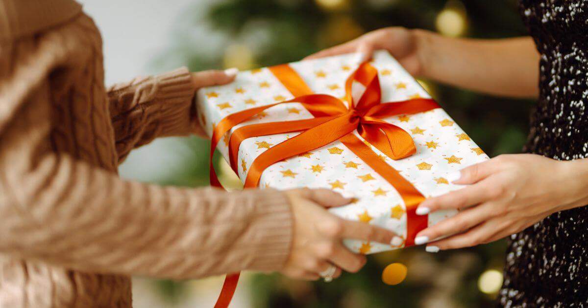 Christmas Exchanging Gifts ABoxTik